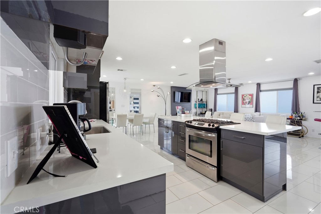 303 E San Rafael Drive