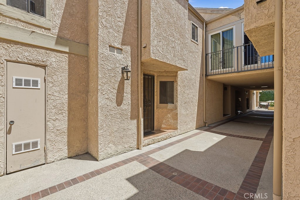 1000 E Windsor Road 9