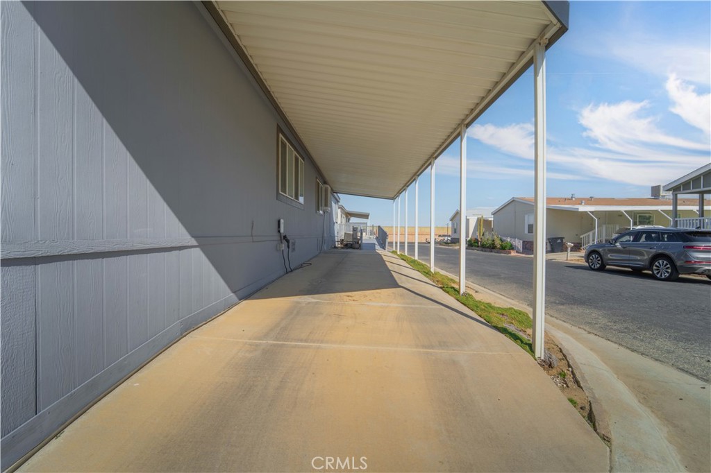 1550 20th Street W 76
