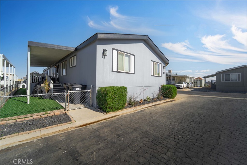 1550 20th Street W 76