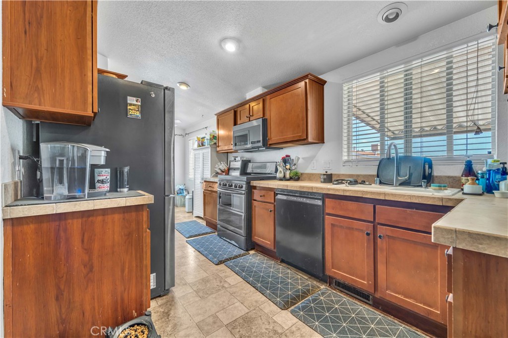 1550 20th Street W 76