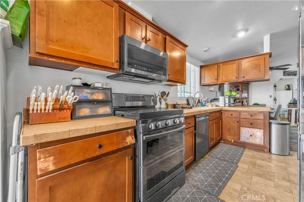 1550 20th Street W 76
