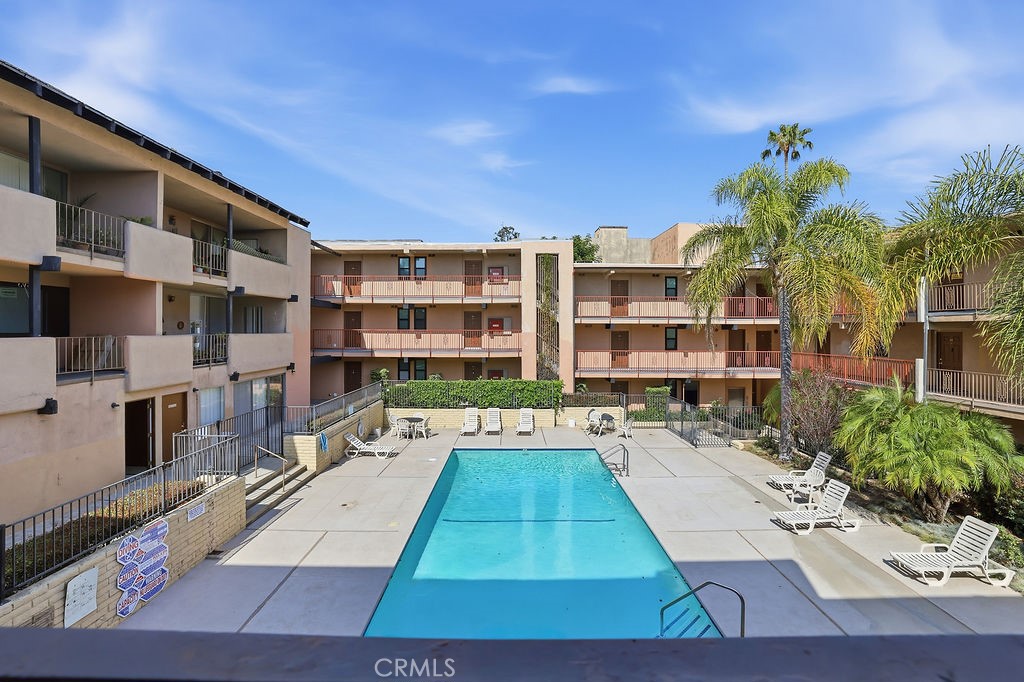 17000 Burbank Boulevard 211