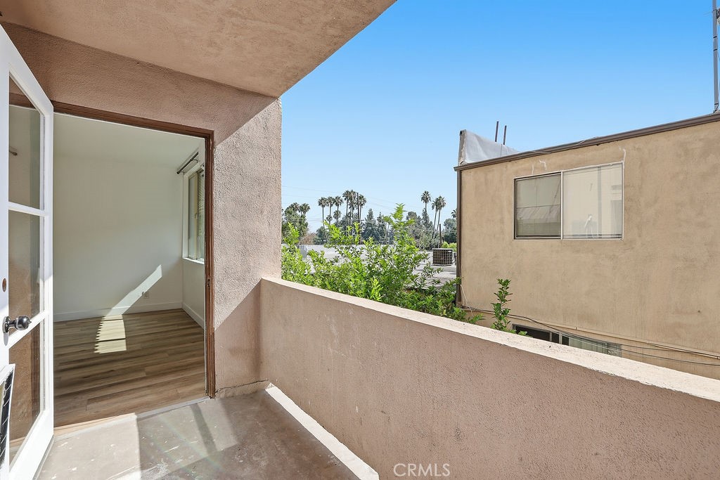17000 Burbank Boulevard 211