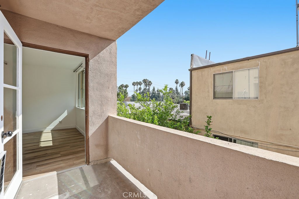 17000 Burbank Boulevard 211