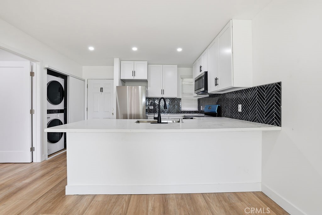 17000 Burbank Boulevard 211
