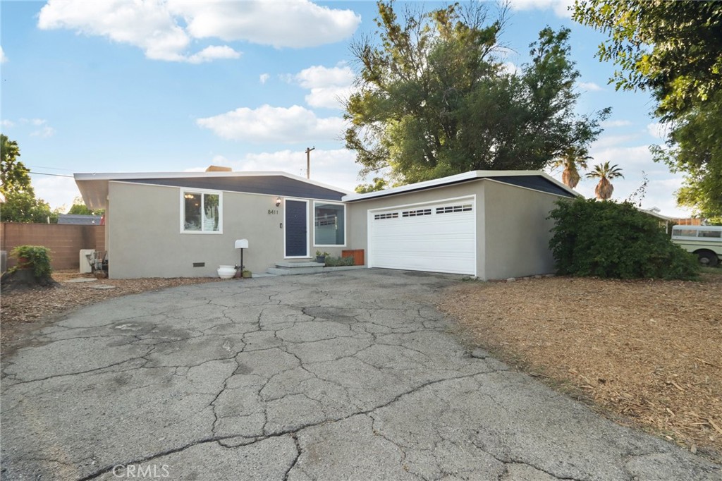 8411 Mammoth Avenue