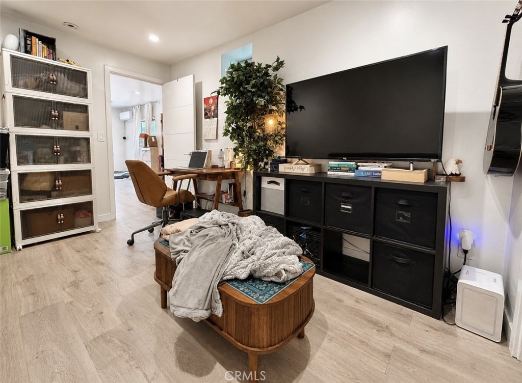 3422 Holyoke