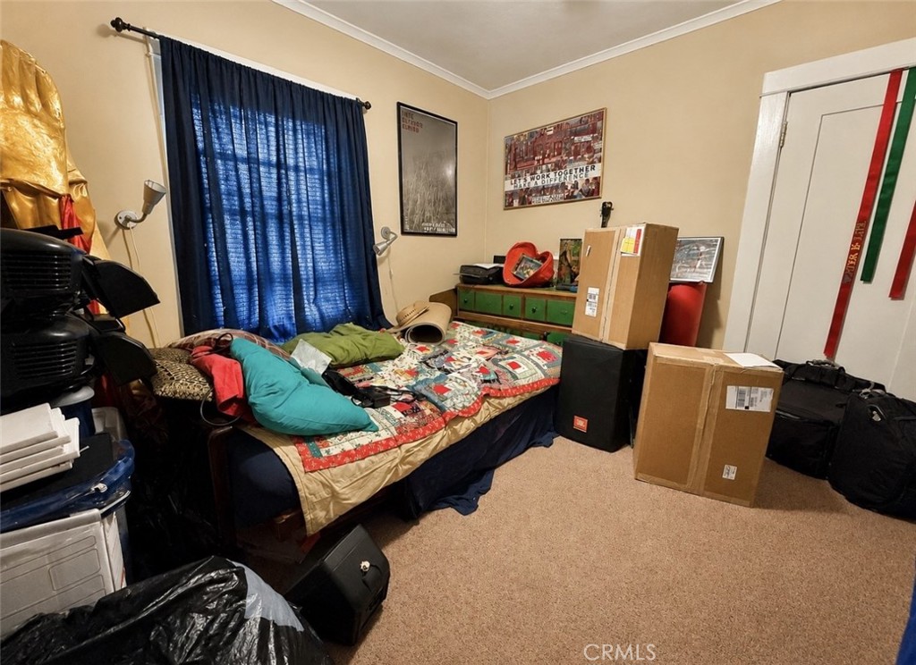3422 Holyoke