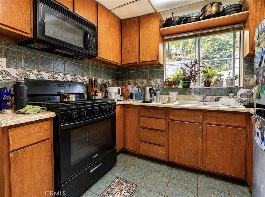 3422 Holyoke