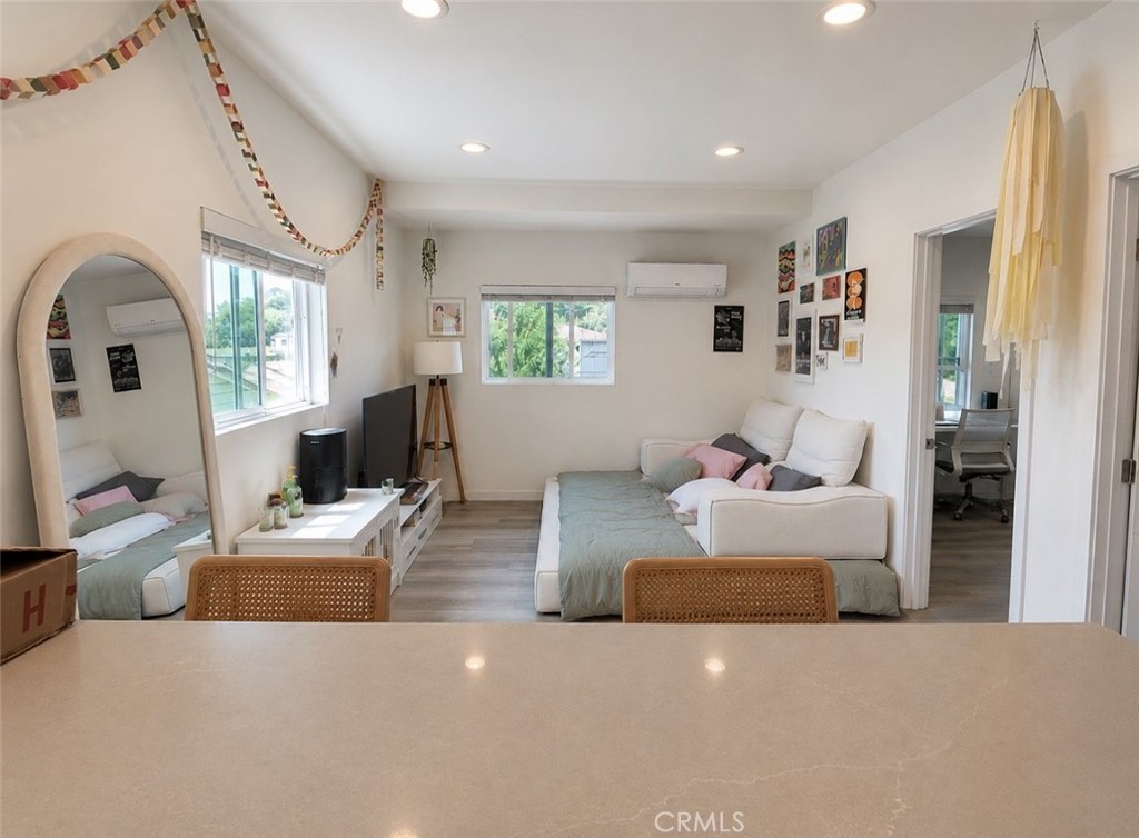 3422 Holyoke