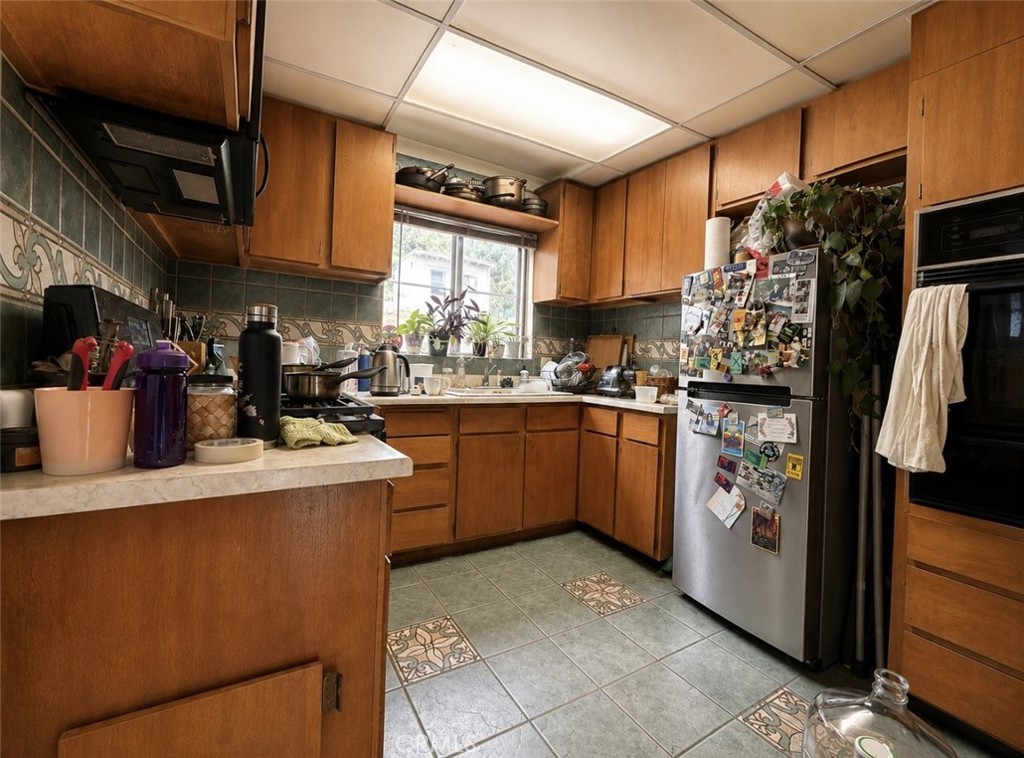 3422 Holyoke