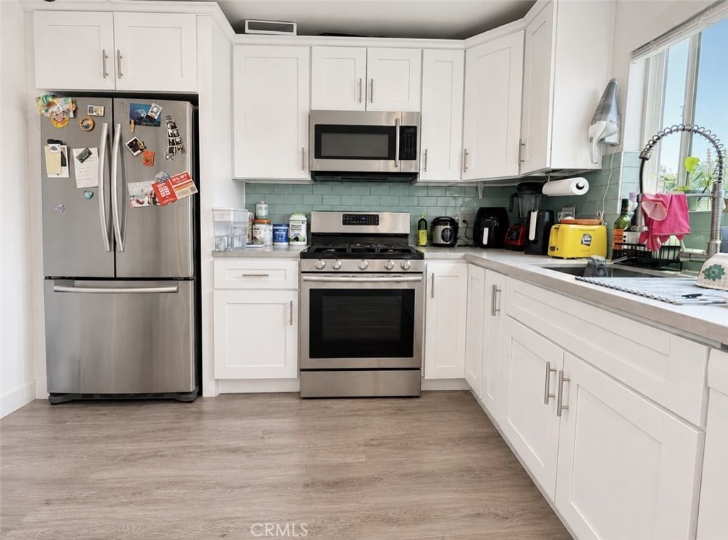 3422 Holyoke