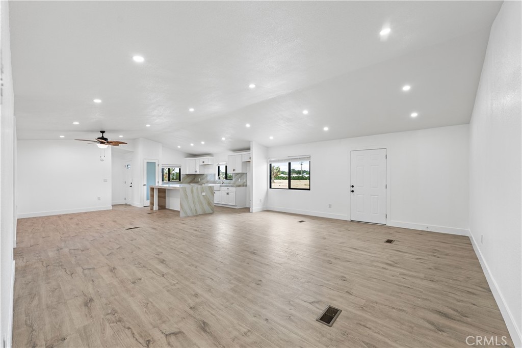 4009 W Avenue K-8