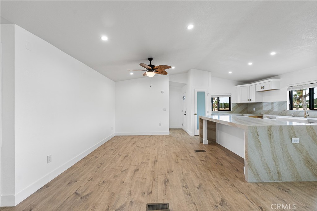 4009 W Avenue K-8