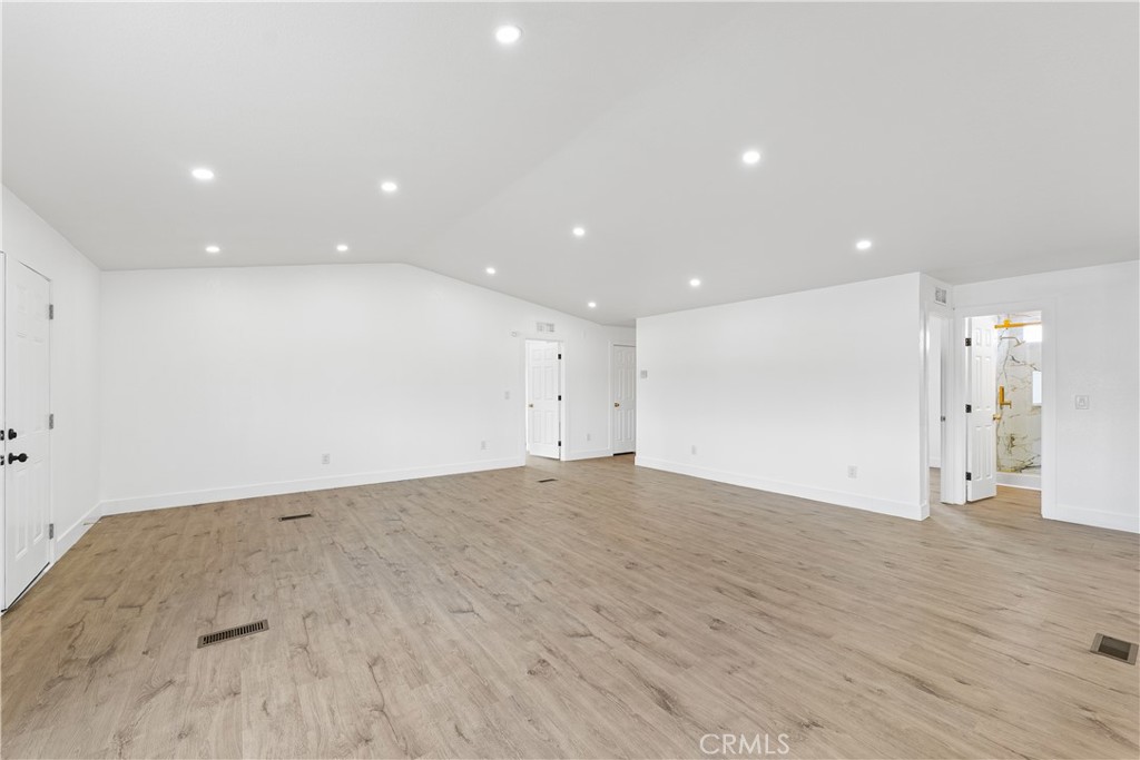 4009 W Avenue K-8