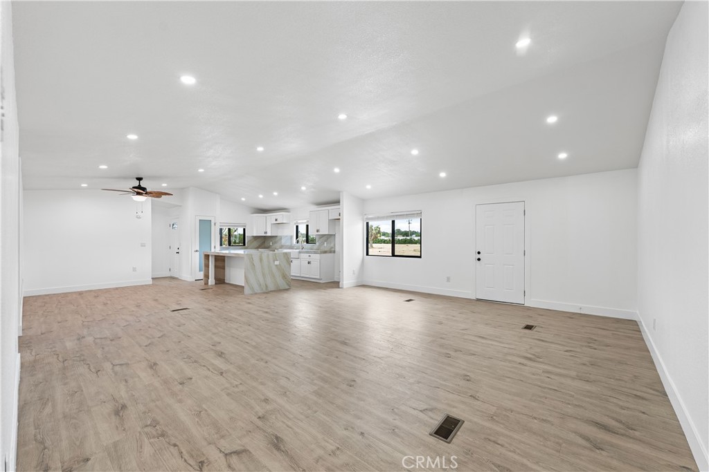 4009 W Avenue K-8