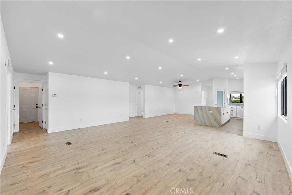 4009 W Avenue K-8