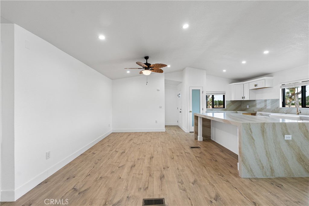 4009 W Avenue K-8