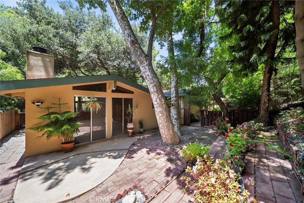2900 Mandeville Canyon