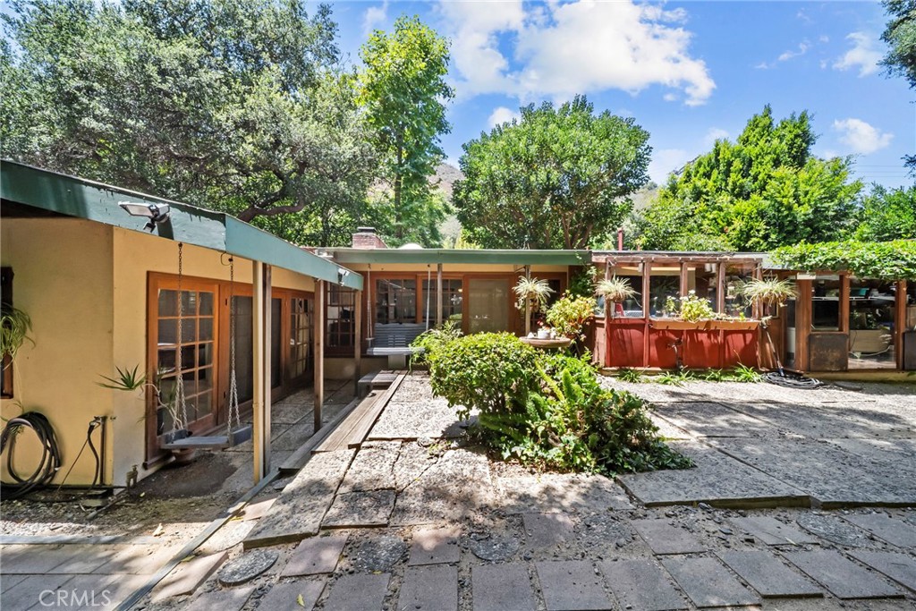 2900 Mandeville Canyon