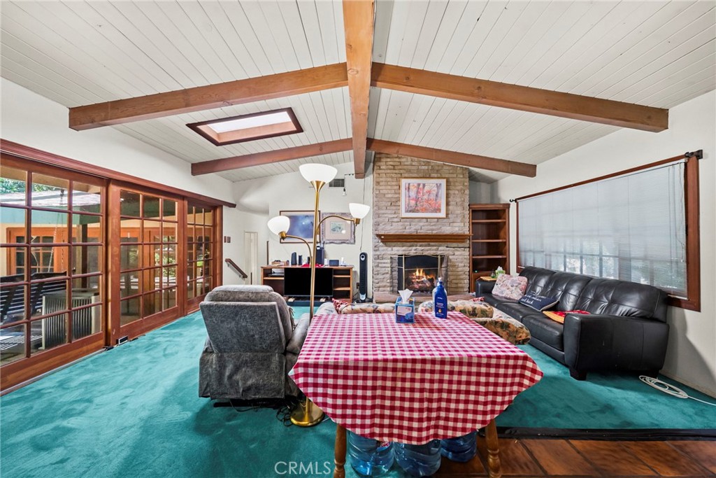 2900 Mandeville Canyon