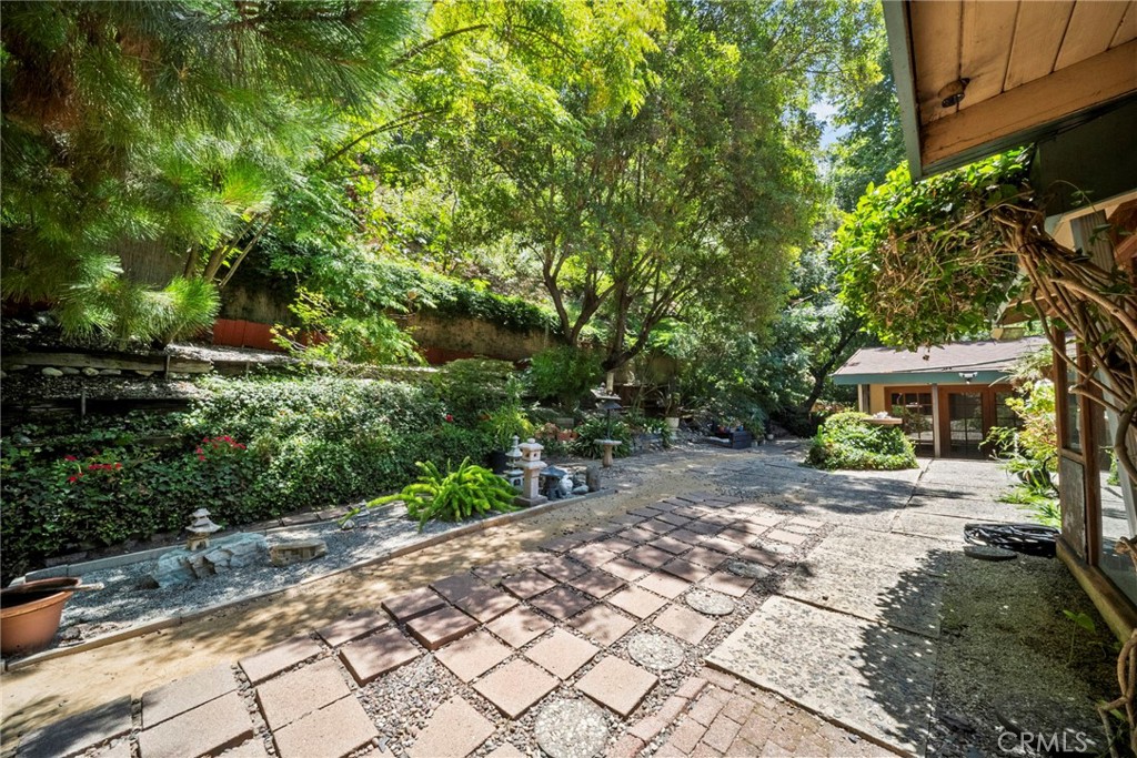 2900 Mandeville Canyon