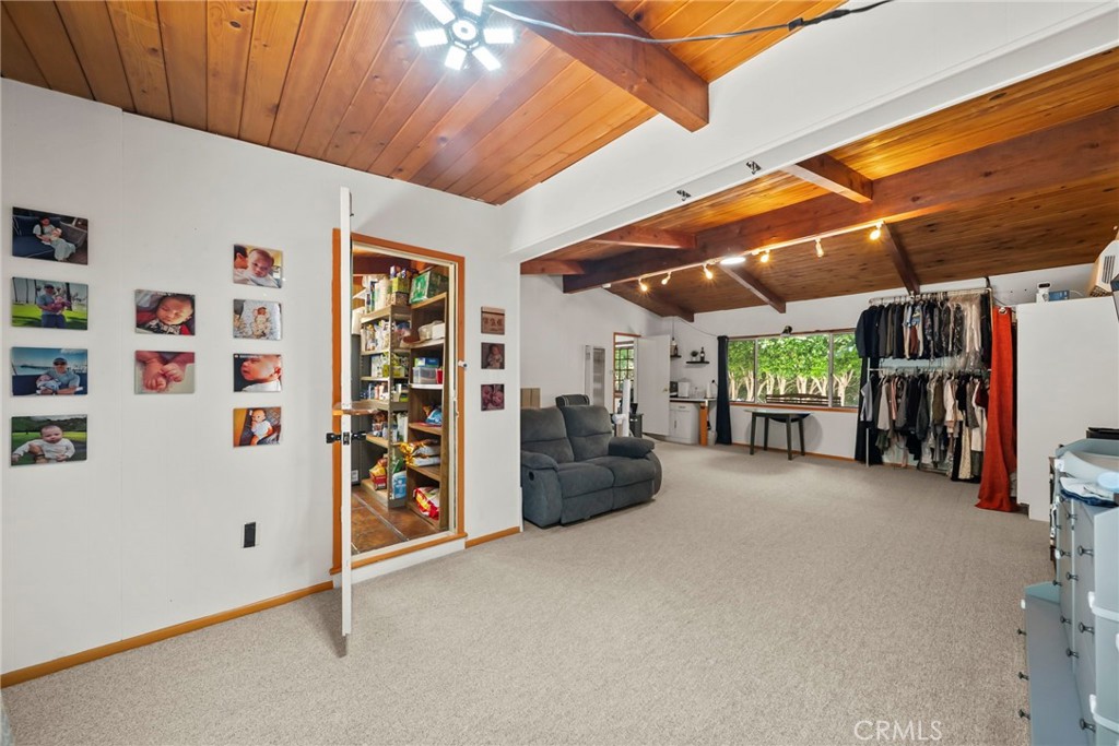 2900 Mandeville Canyon