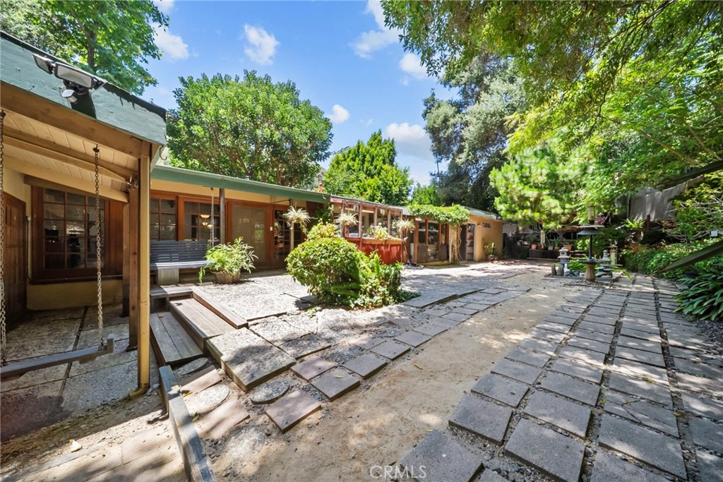 2900 Mandeville Canyon