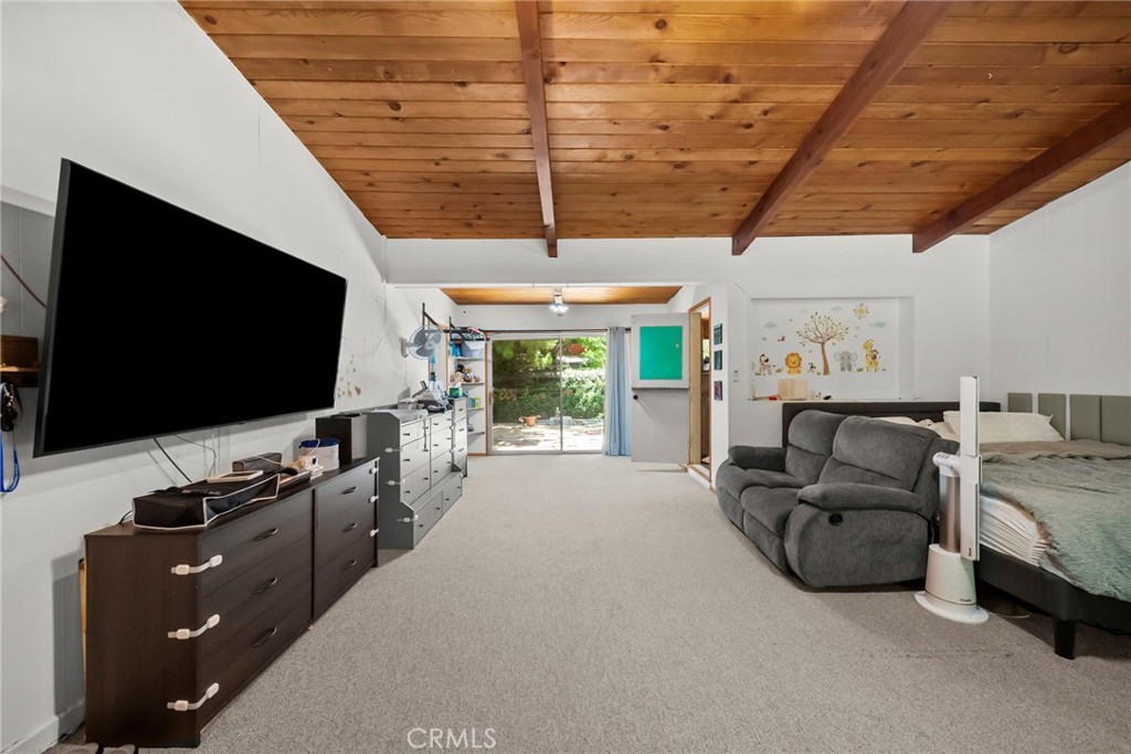 2900 Mandeville Canyon