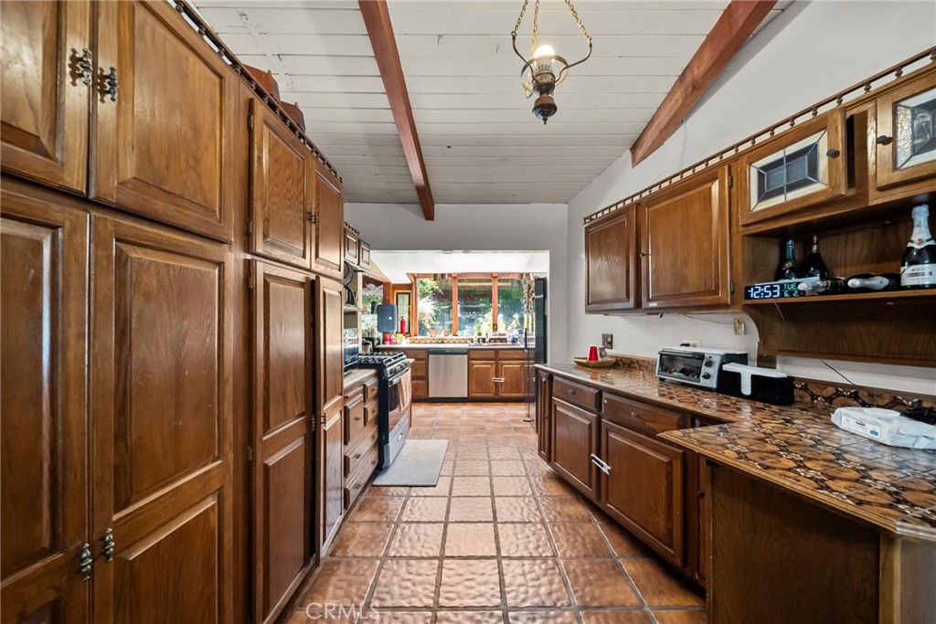 2900 Mandeville Canyon