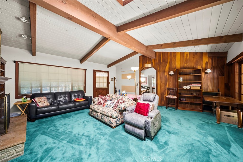 2900 Mandeville Canyon