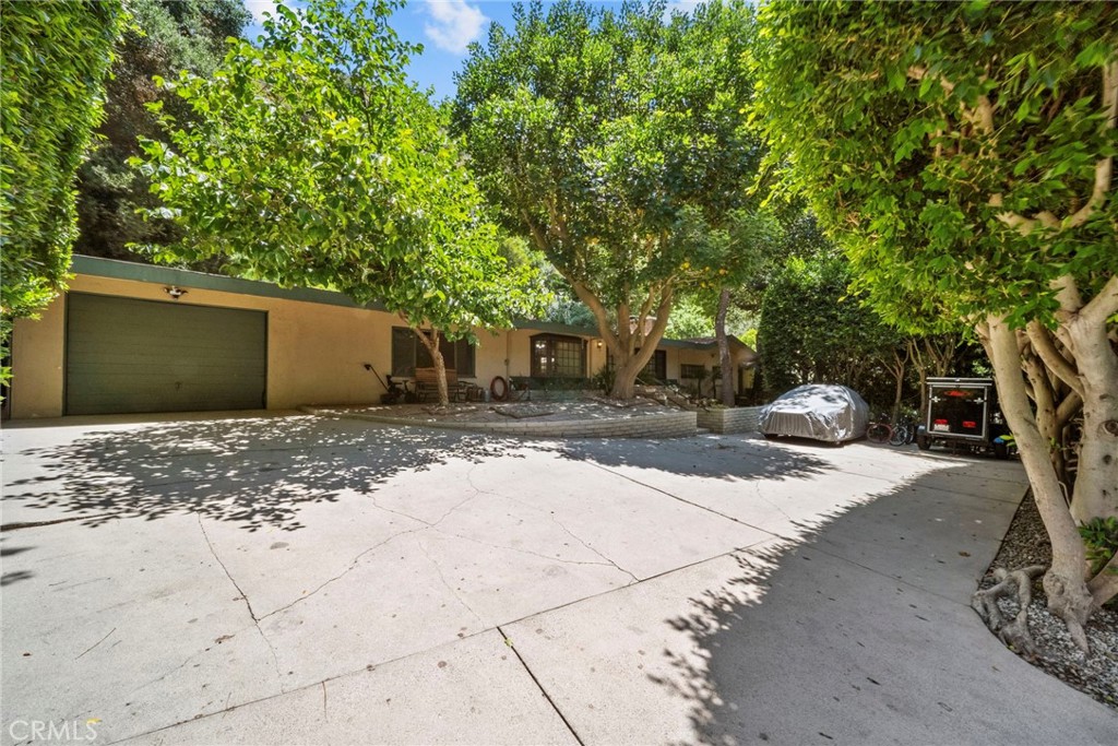 2900 Mandeville Canyon