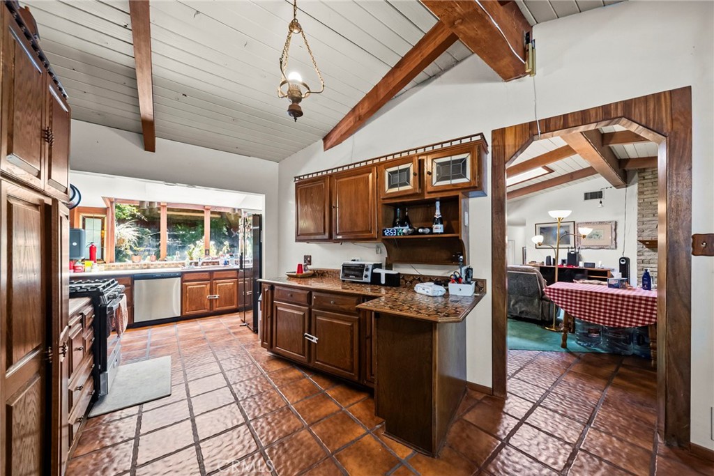 2900 Mandeville Canyon