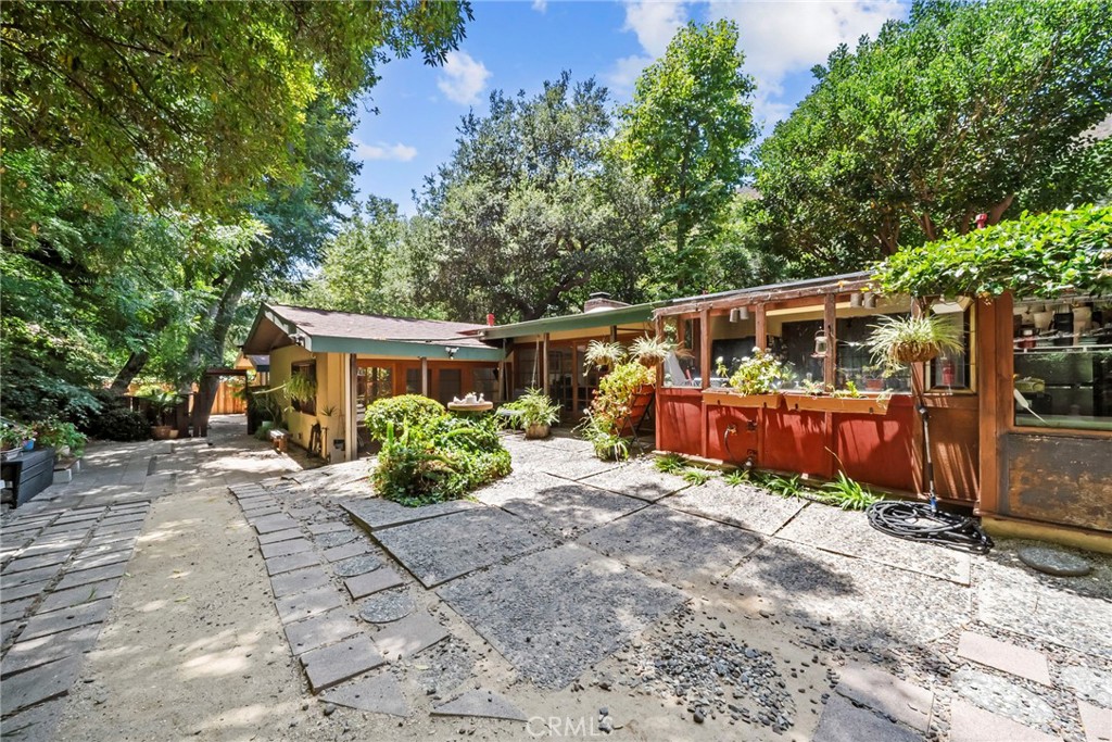 2900 Mandeville Canyon