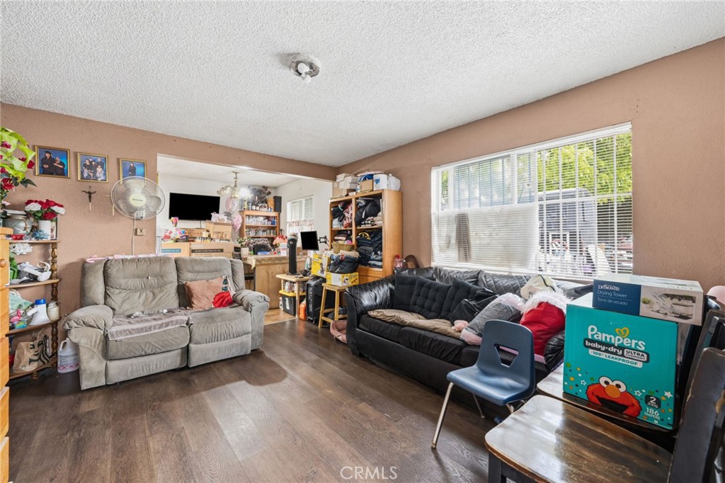 1139 E 42nd