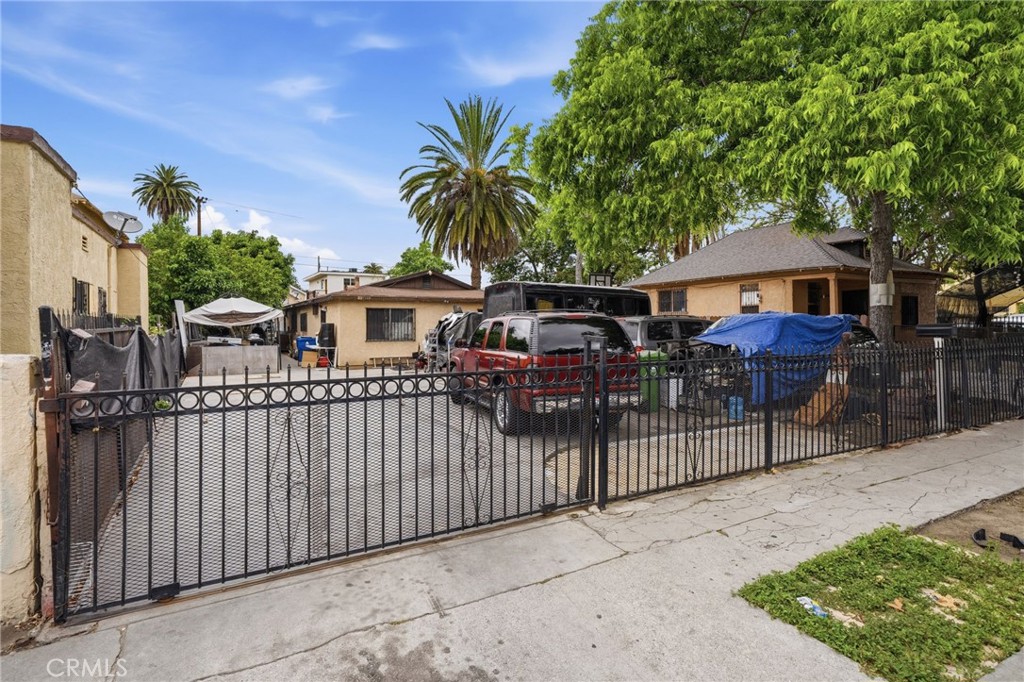 1139 E 42nd
