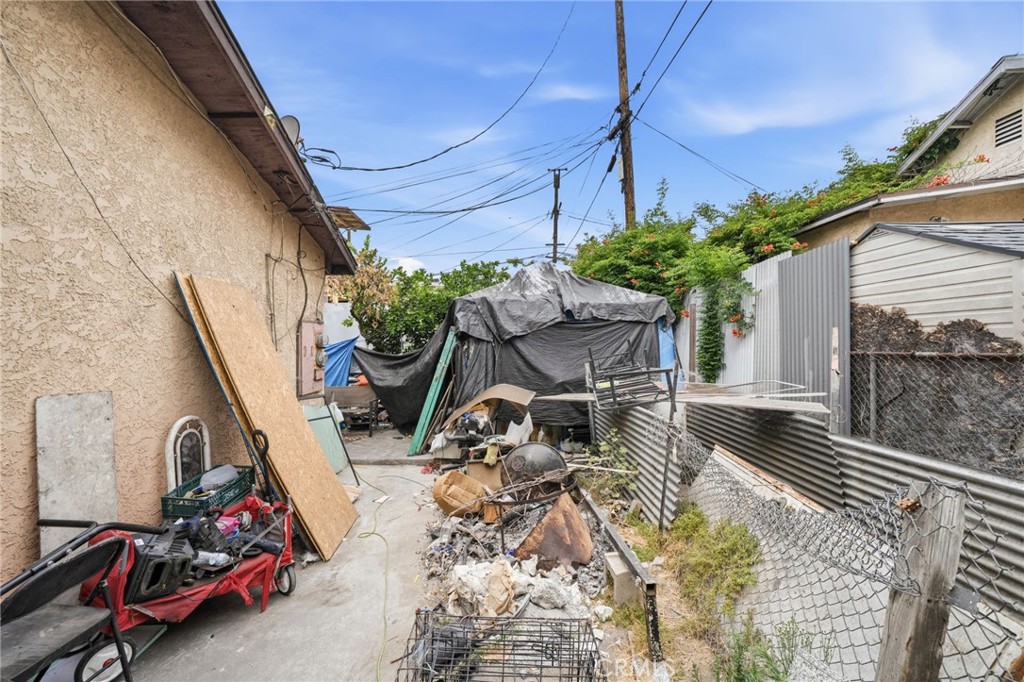1139 E 42nd