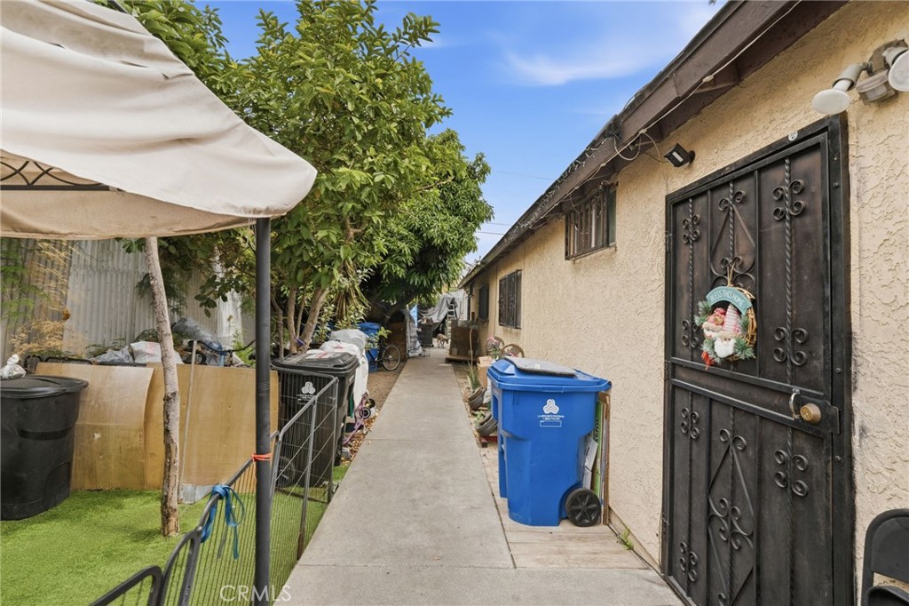 1139 E 42nd