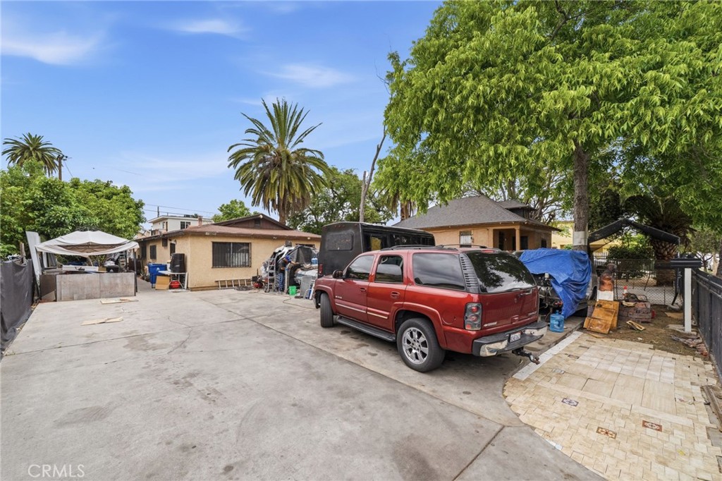 1139 E 42nd