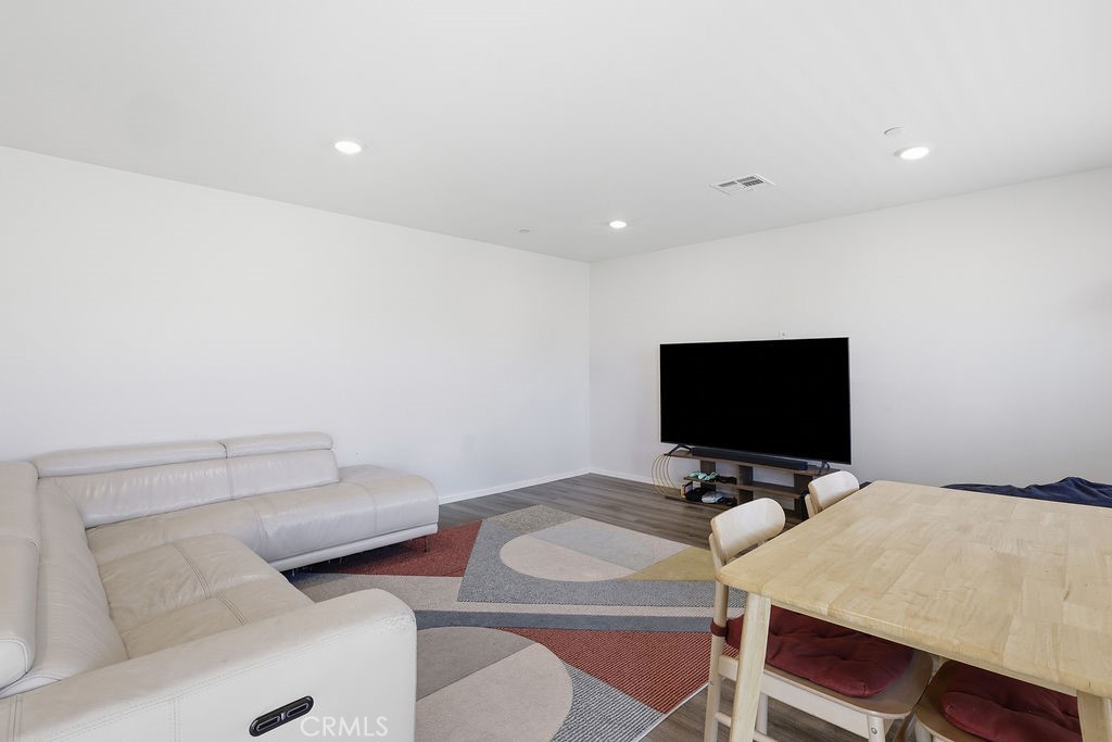 4384 W Avenue J-5