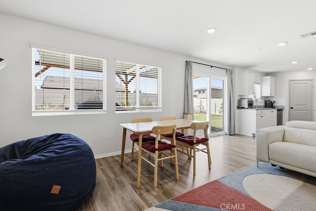 4384 W Avenue J-5