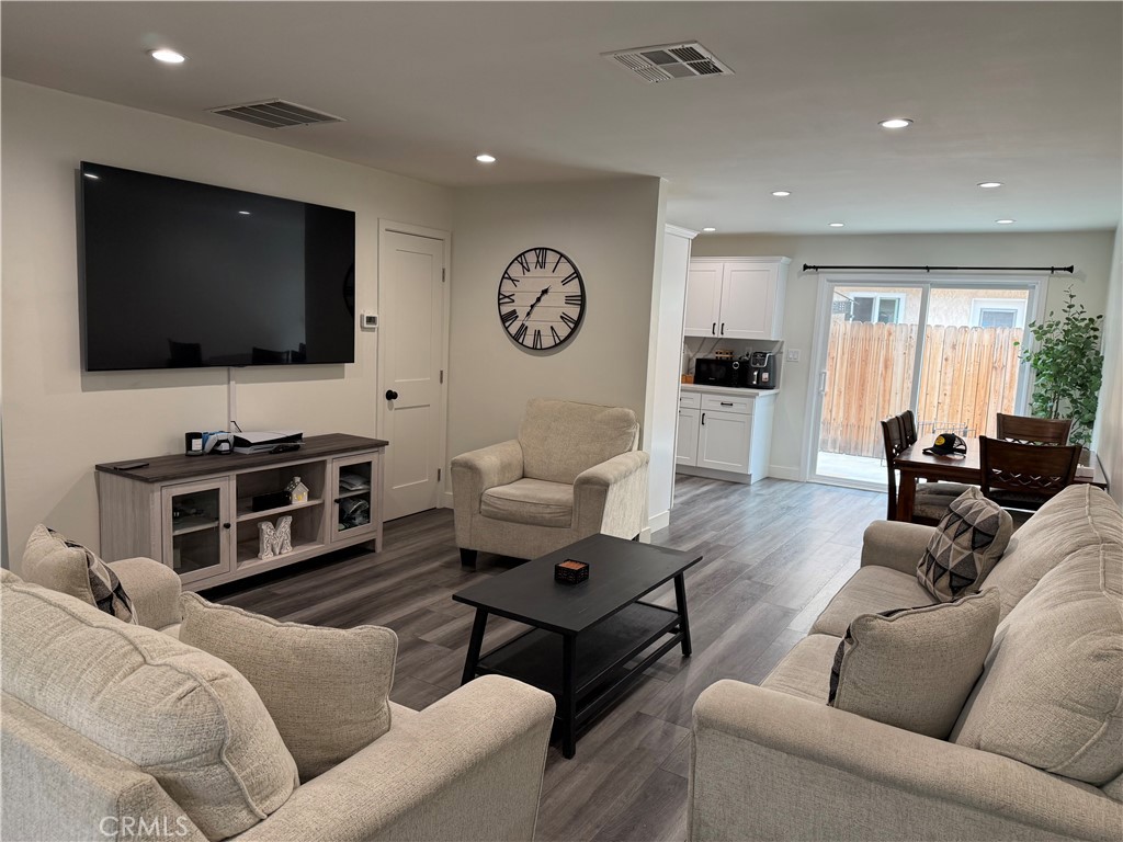 17111 Roscoe Boulevard 15