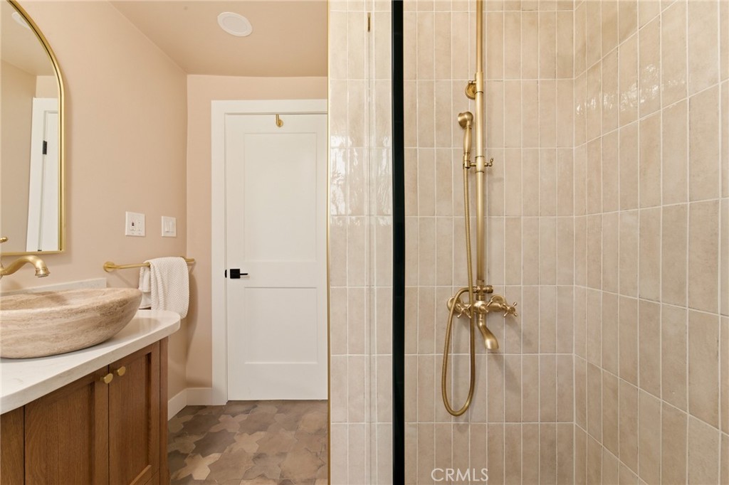 5136 Rockland