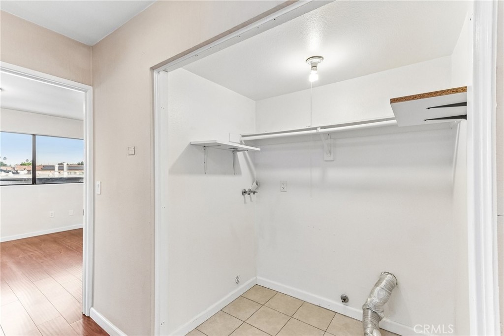 15113 Saticoy Street 25