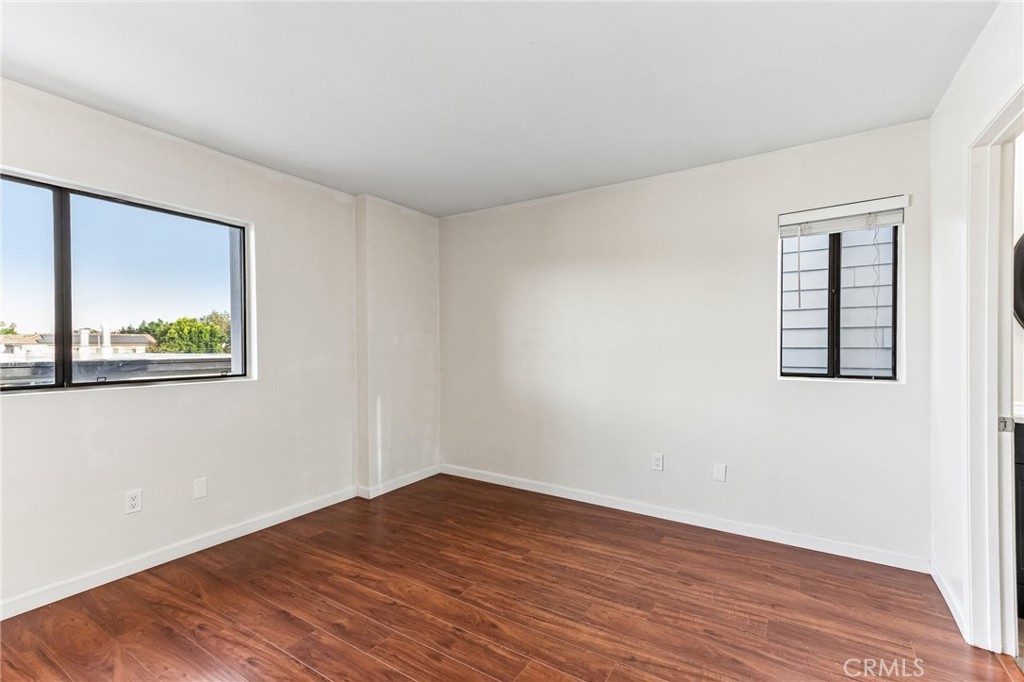 15113 Saticoy Street 25