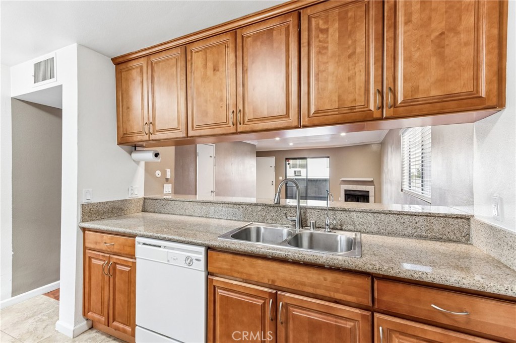 15113 Saticoy Street 25