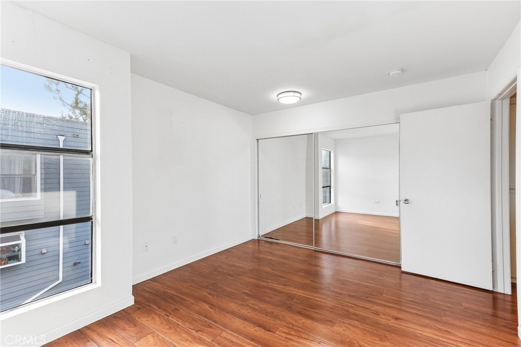 15113 Saticoy Street 25
