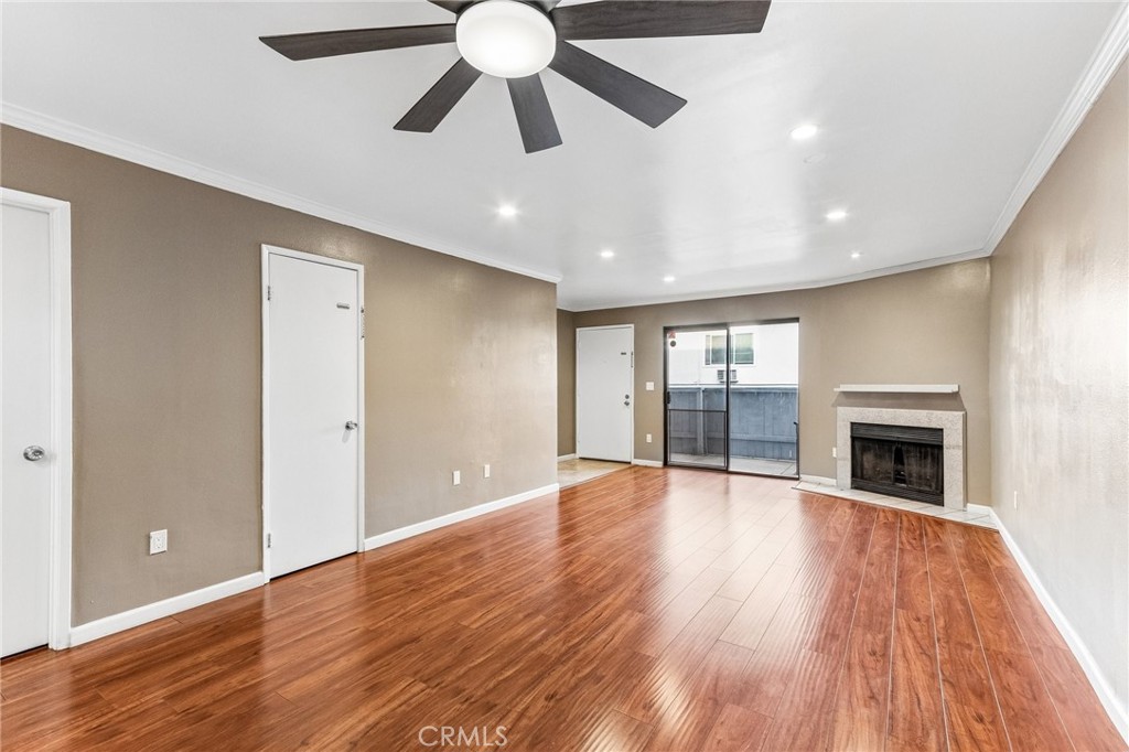 15113 Saticoy Street 25