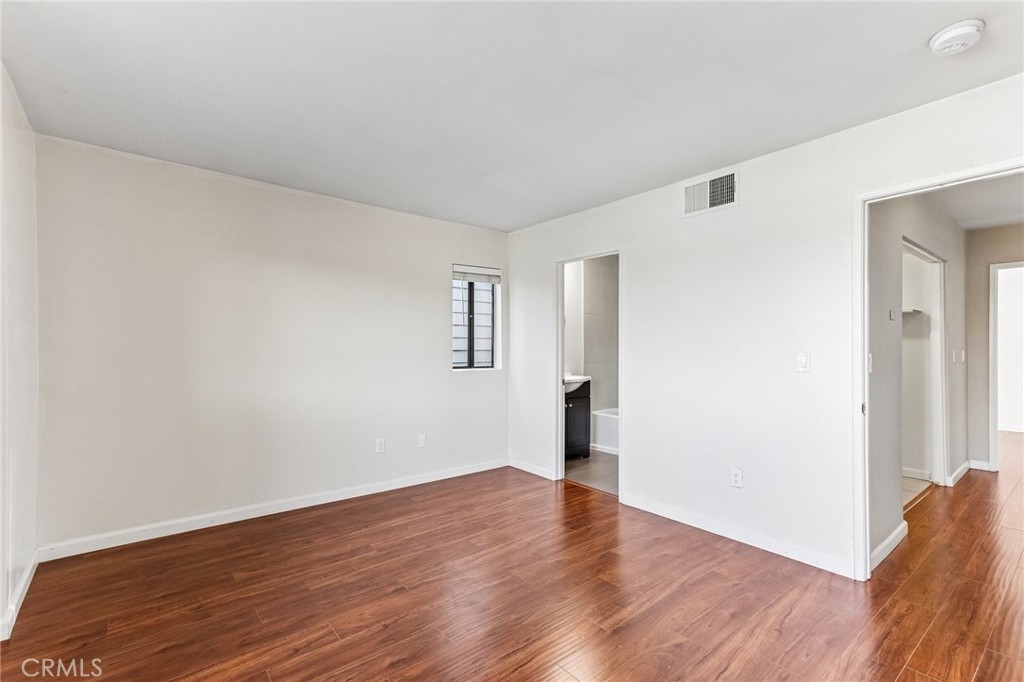 15113 Saticoy Street 25